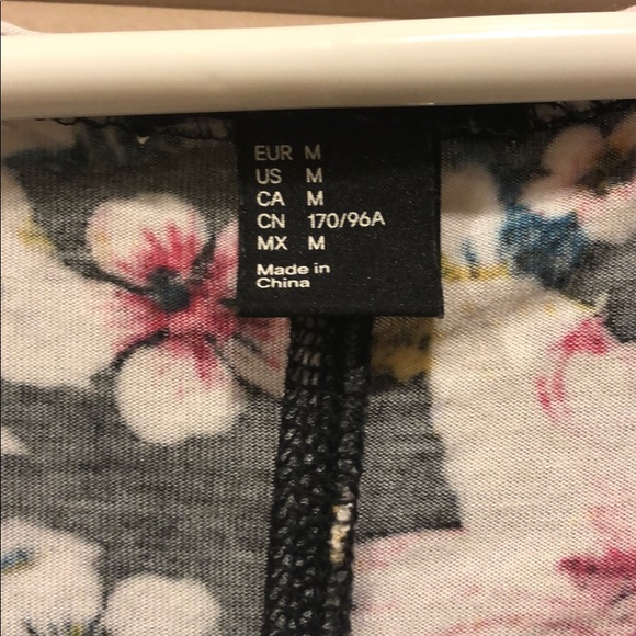 Women’s H&M floral top - Picture 2 of 3